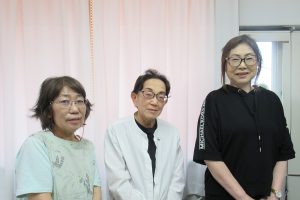 NPO法人カローレ習い事講師　川浦久美子さん（左）、川永一恵さん（中央）、永井身和子さん（右